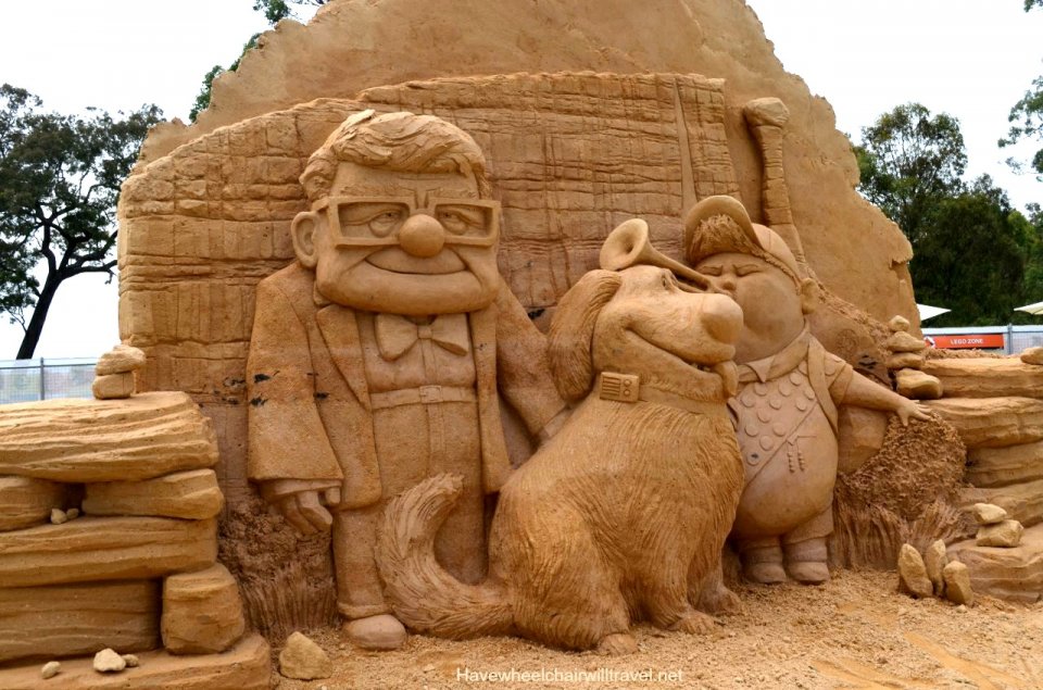 Up - scultura di sabbia