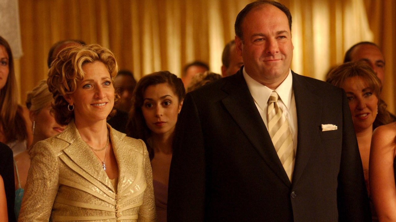 James Gandolfini e Edie Falco in una scena de I Soprano