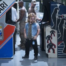 Pixels: Peter Dinklage in una scena