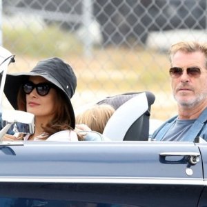 Il fidanzato di mia sorella: Salma Hayek e Pierce Brosnan in auto