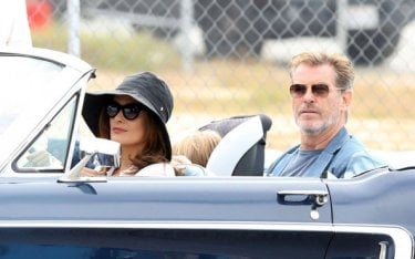 Il fidanzato di mia sorella: Salma Hayek e Pierce Brosnan in auto