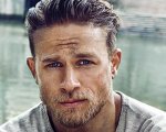 King Arthur: la prima foto ufficiale di Charlie Hunnam