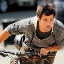 Tracers: Taylor Lautner in una scena del film