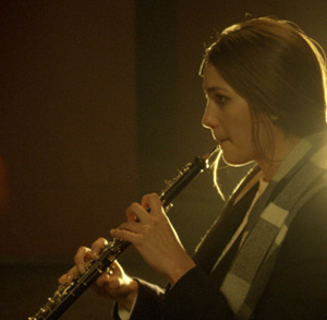 Mozart in the Jungle: Lola Kirke in una scena della prima stagione