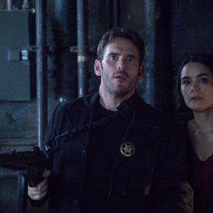 Wayward Pines: Matt Dillon e Shannyn Sossamon nell'episodio Un nuovo inizio