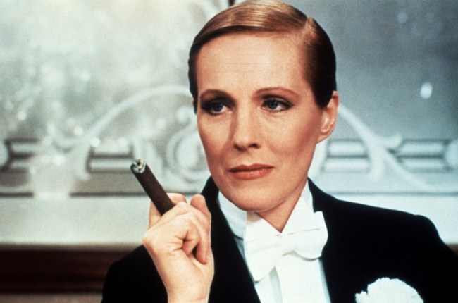 Julie Andrews in una scena del film Victor Victoria