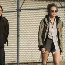 Mr. Robot: Rami Malek e Carly Chaikin in un momento della puntata intitolata ones-and-zer0es.mpeg