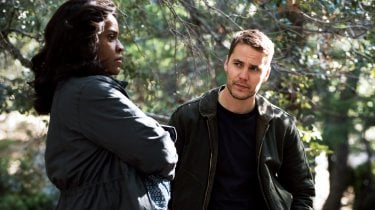 True Detective: Michael Hyatt e Taylor Kitsch in Church in Ruins