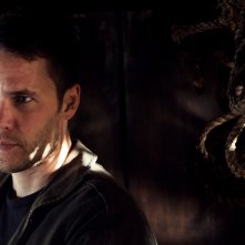 True Detective: Taylor Kitsch in un'immagine tratta dall'episodio intitolato Church in Ruins