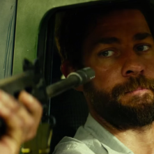 13 Hours: The Secret Soldiers of Benghazi - un drammatico primi piano di John Krasinski