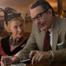 Trumbo: Bryan Cranston ed Helen Mirren in una scena del film