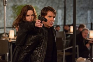 Mission: Impossible - Rogue Nation: Tom Cruise e Rebecca Ferguson in una scena d'azione del film
