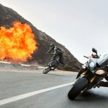 Mission: Impossible - Rogue Nation: Tom Cruise durante un inseguimento in moto tratto dal film