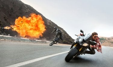 Mission: Impossible - Rogue Nation: Tom Cruise durante un inseguimento in moto tratto dal film