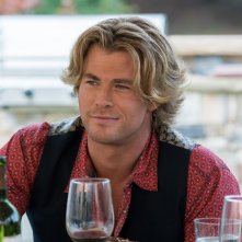 Come ti rovino le vacanze: Chris Hemsworth in un primo piano tratto dal film