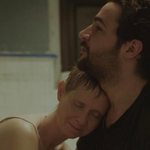 James White: una drammatica scena con Christopher Abbott e Cynthia Nixon