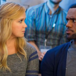 Un disastro di ragazza: Amy Schumer e LeBron James si fissano