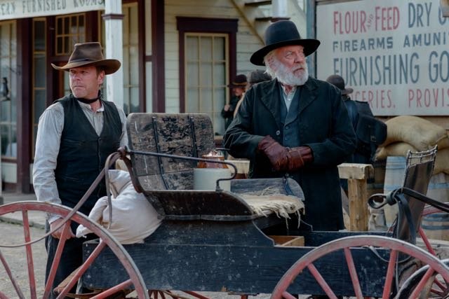 Forsaken: Donald Sutherland e Kiefer Sutherland in una scena del film