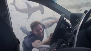 Una scena del terzo Sharknado