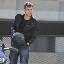 Chasing Life: l'attore Scott Michael Foster in una scena della prima stagione