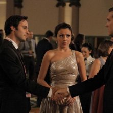 Chasing Life: Richard Brancatisano, Italia Ricci e Scott Michael Foster in una scena della serie