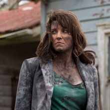 Ash vs. Evil Dead: Lucy Lawless è Ruby piuttosto malconcia in una scena