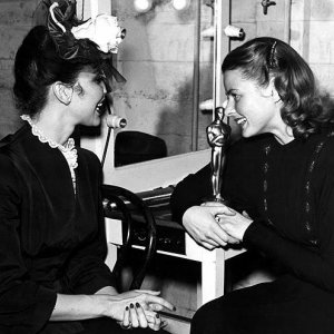 Jennifer Jones, Ingrid Bergman e Mr. Oscar