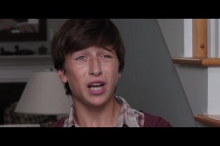 Clip 'Chiedi scusa a tuo fratello' - Come ti rovino le vacanze