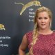 Amy Schumer: 'Nessun uomo ci può salvare se non lo facciamo da sole'