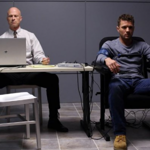 Screts & Lies: Ben Crawford (Ryan Phillippe) si sottopone all'esame con la macchina della verità