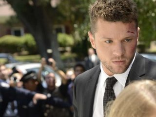 Secrets and Lies: Ryan Phillippe è Ben in una scena della serie americana