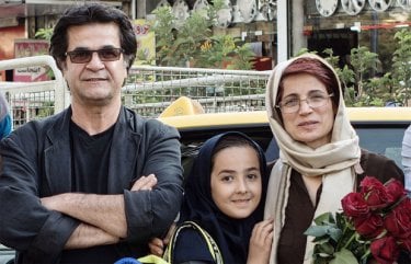 Taxi Teheran: Jafar Panahi e altri due protagonisti del film in un'immagine promozionale