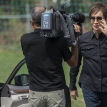 Michael Cimono preceduto da un cameraman al Festival di Locarno
