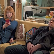 Difficult People: i protagonisti Julie Klausner e Billy Eichner in un'immagine tratta dalla prima stagione