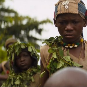 Beasts of No Nation: un momento del film diretto da Cary Fukunaga