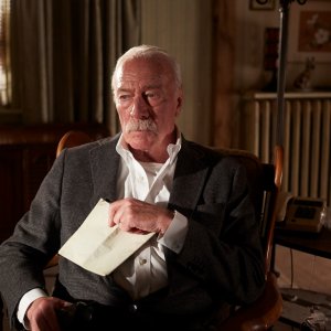 Remember: Christopher Plummer pensieroso in un'immagine del film