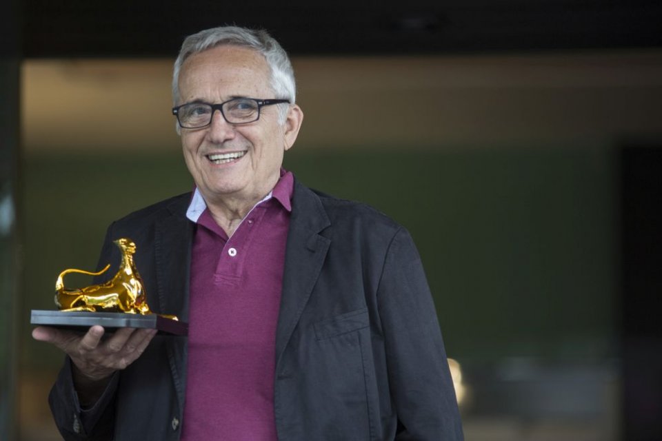 Marco Bellocchio stringe il Pardo d'oro alla carriera tributatogli dal festival di Locarno