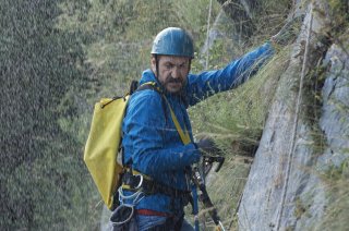 Storie sospese: Marco Giallini in un'immagine del film diretto da Stefano Chiantini