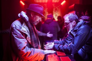 Non essere cattivo: Claudio Caligari sul set in compagnia di Valerio Mastandrea, produttore del film