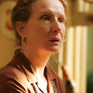 Six Feet Under: Frances Conroy interpreta Ruth Fisher