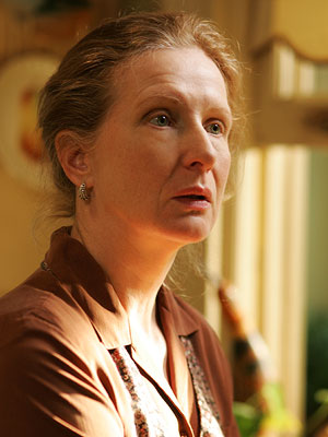 Six Feet Under: Frances Conroy interpreta Ruth Fisher