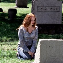 Six Feet Under: Lauren Ambrose in una foto tratta dall'episodio Una fine, un inizio