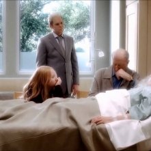 Six Feet Under: Lauren Ambrose, Michael C. Hall, Richard Jenkins e Frances Conroy in una scena dell'ultimo episodio della serie