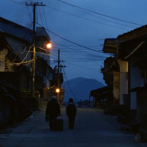 The Family: un'immagine notturna del film