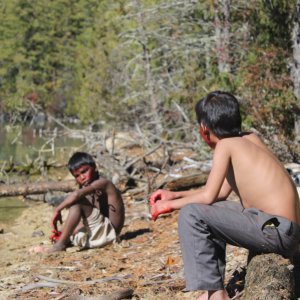 The Black Hen: i due giovani protagonisti in un momento del film