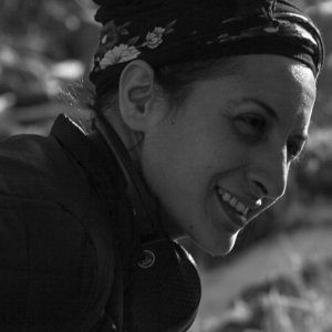 Motherland: la regista Senem Tüzen sul set del suo film