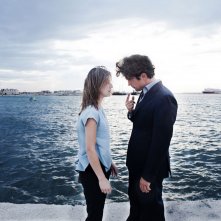La prima luce: Riccardo Scamarcio e Daniela Ramirez in un momento del film