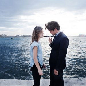 La prima luce: Riccardo Scamarcio e Daniela Ramirez in un momento del film