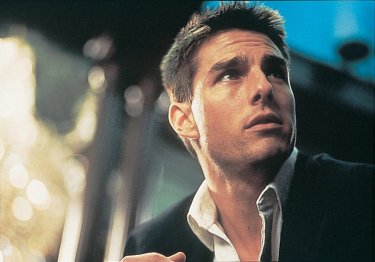 Tom Cruise in una scena di Mission: Impossible diretto da Brian De Palma