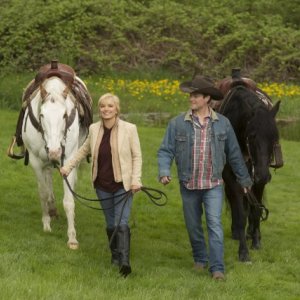 Cedar Cove: Teryl Rothery e Sebastian Spence nell'episodio Relations and Relationships